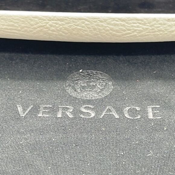 Versace Hardsided Clamshell Leather Case In Cream with Silver Embossed V… - Picture 3 of 8